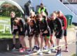 Jonge triathleten aan de start, in loopuitrusting
