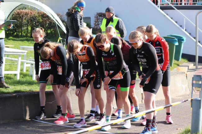 jjc-ttarnhem-2022-scaled Jonge triathleten aan de start, in loopuitrusting